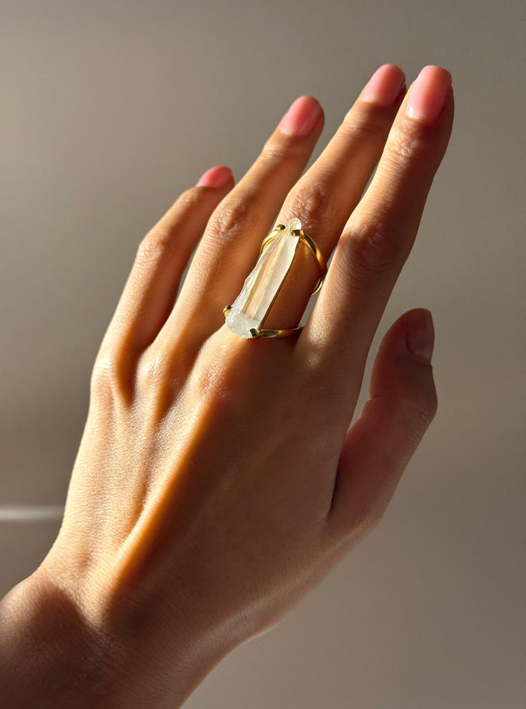 Кольцо с кристаллом горного хрусталя