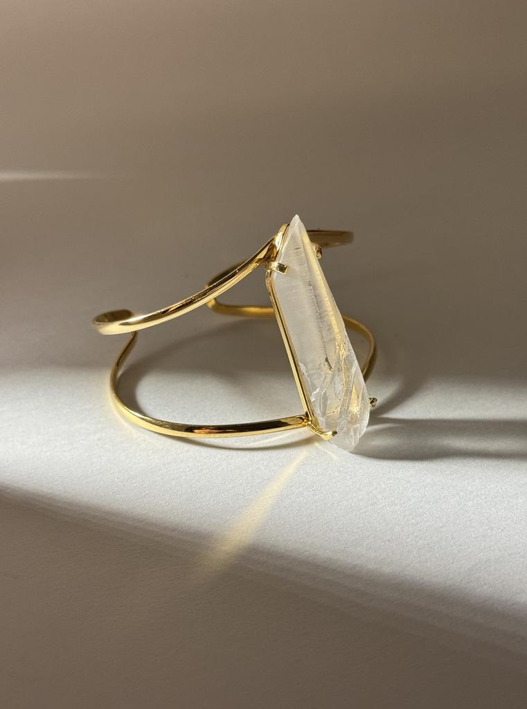 Браслет с крупным кристаллом горного хрусталя