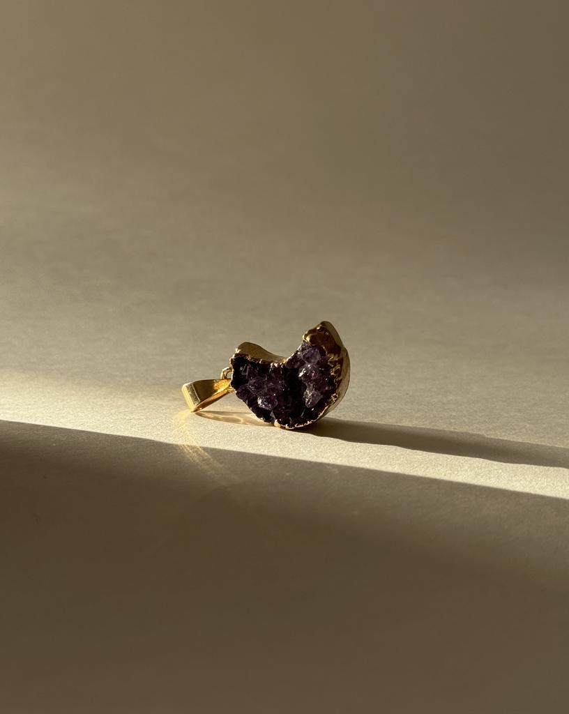 Подвеска с аметистом в форме луны в обрамлении золота 24к