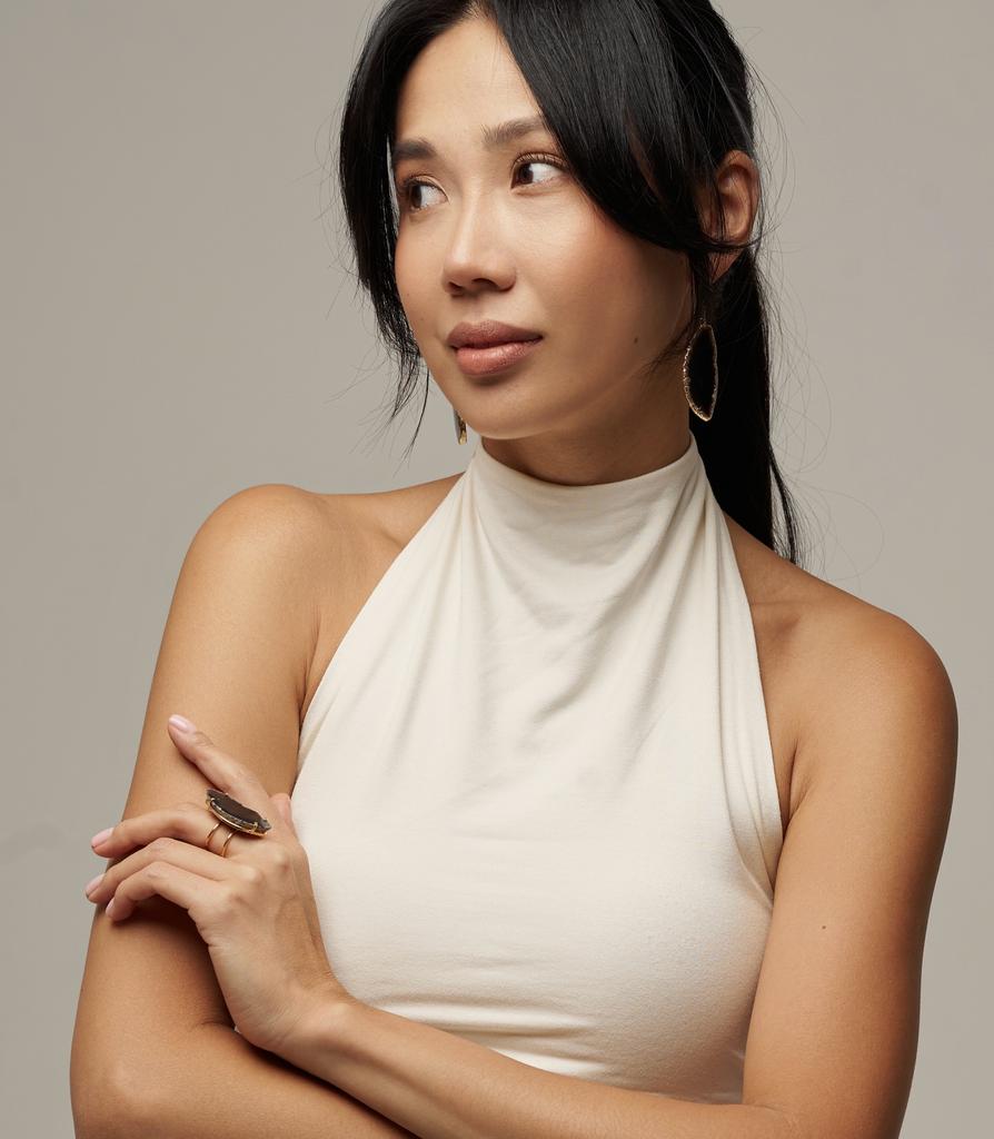 Серьги со срезом агата в обрамлении золота 24к