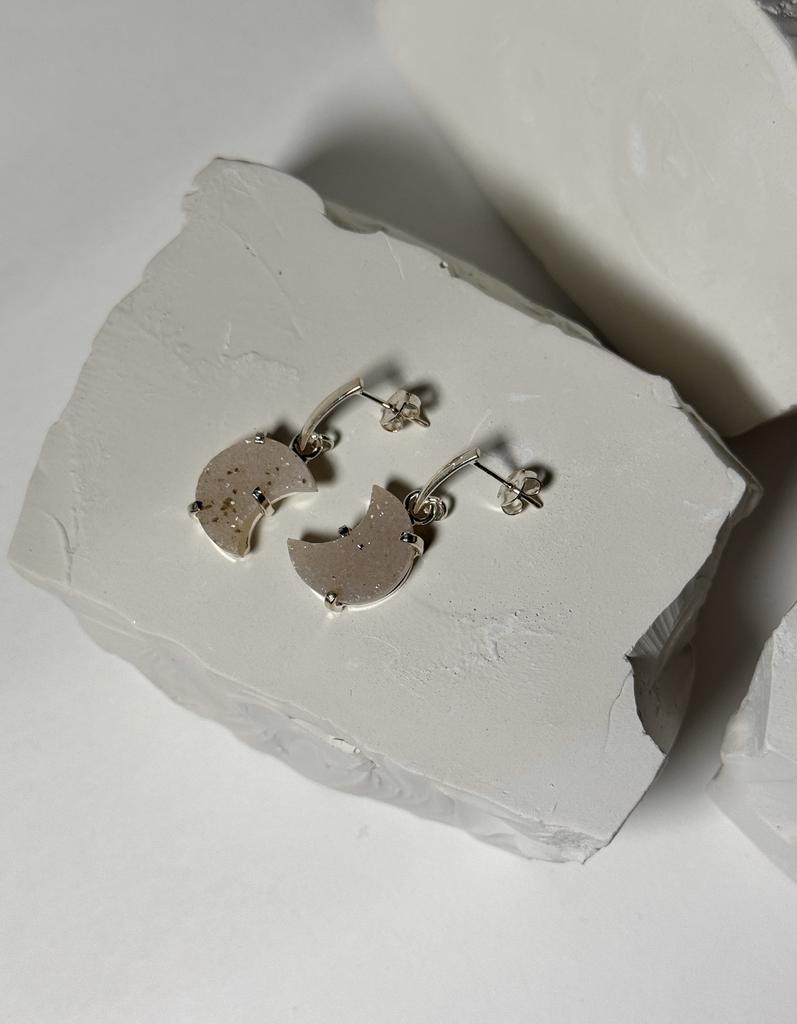 Серьги с агатом в форме луны