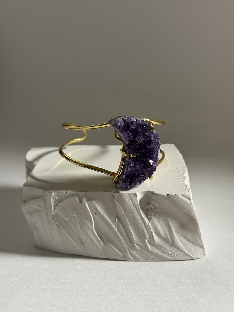 Браслет с крупной друзой аметиста в форме луны