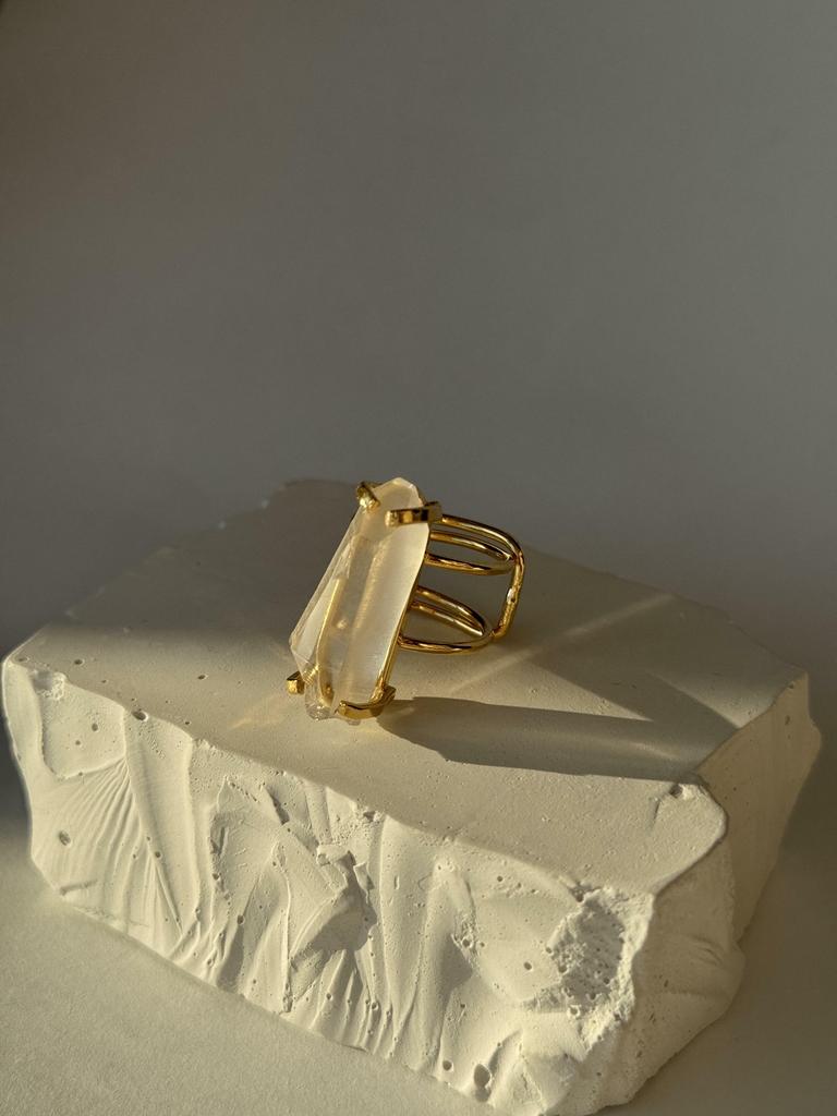 Кольцо с кристаллом горного хрусталя