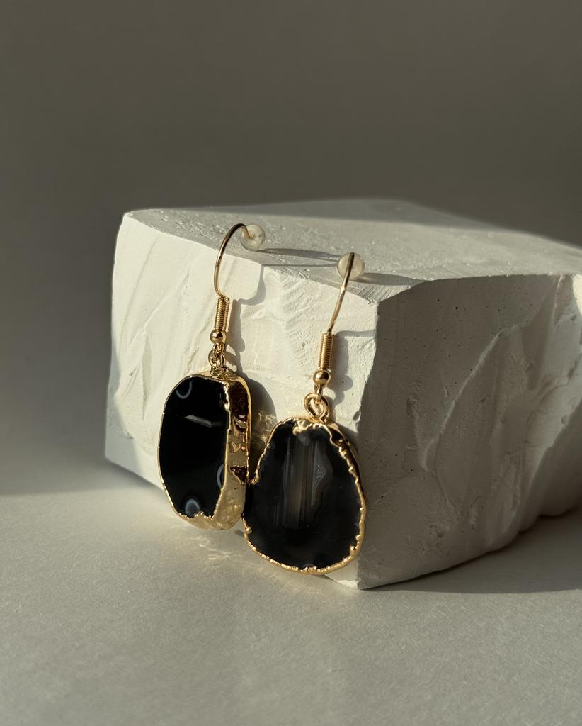 Серьги со срезом агата в обрамлении золота