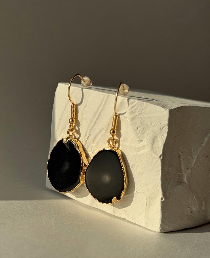Серьги со срезом агата в обрамлении золота