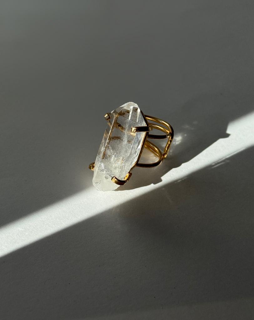 Кольцо с кристаллом горного хрусталя
