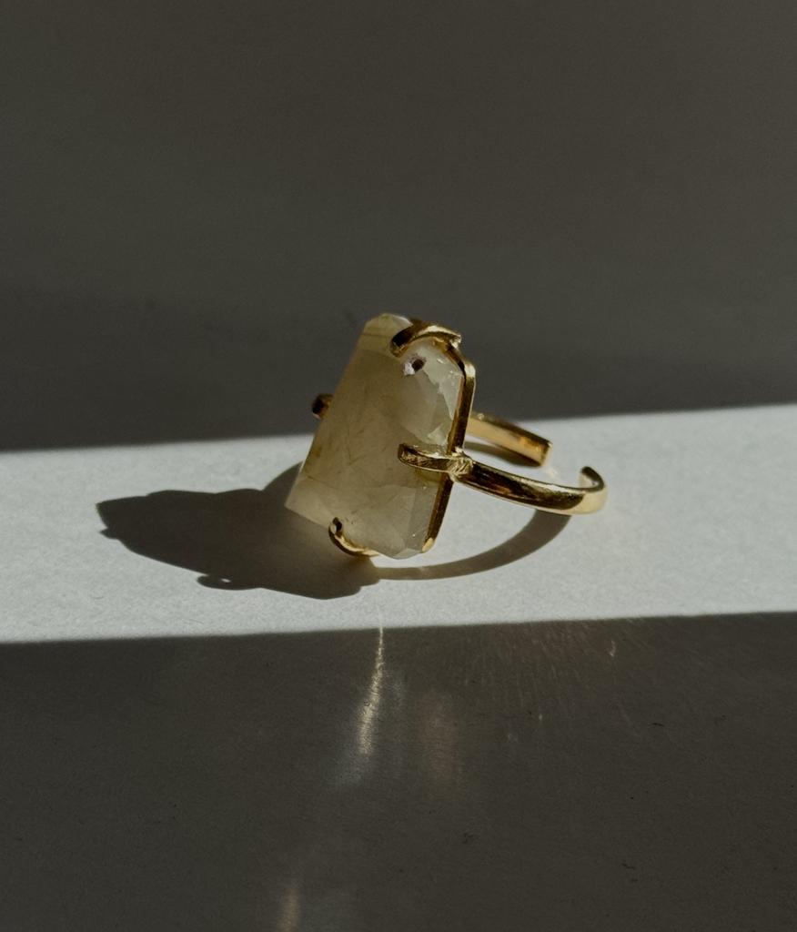Кольцо с крупным шлифованным рутиловым кварцем 15 - 17 размер