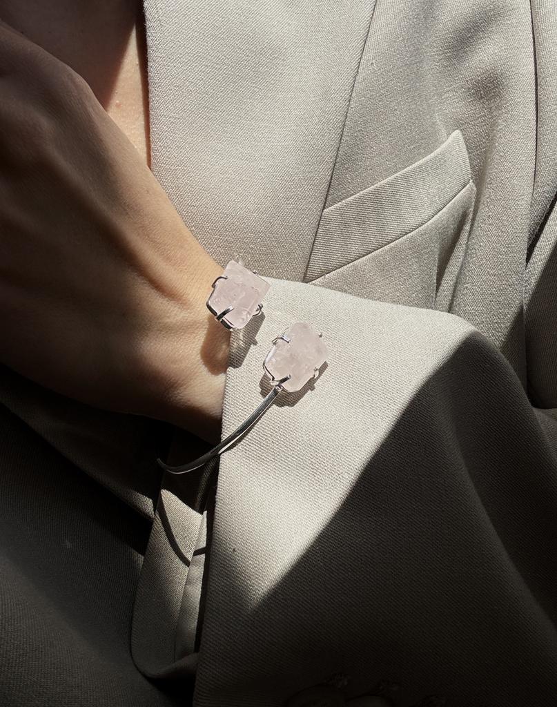 Браслет с шлифованным розовым кварцем