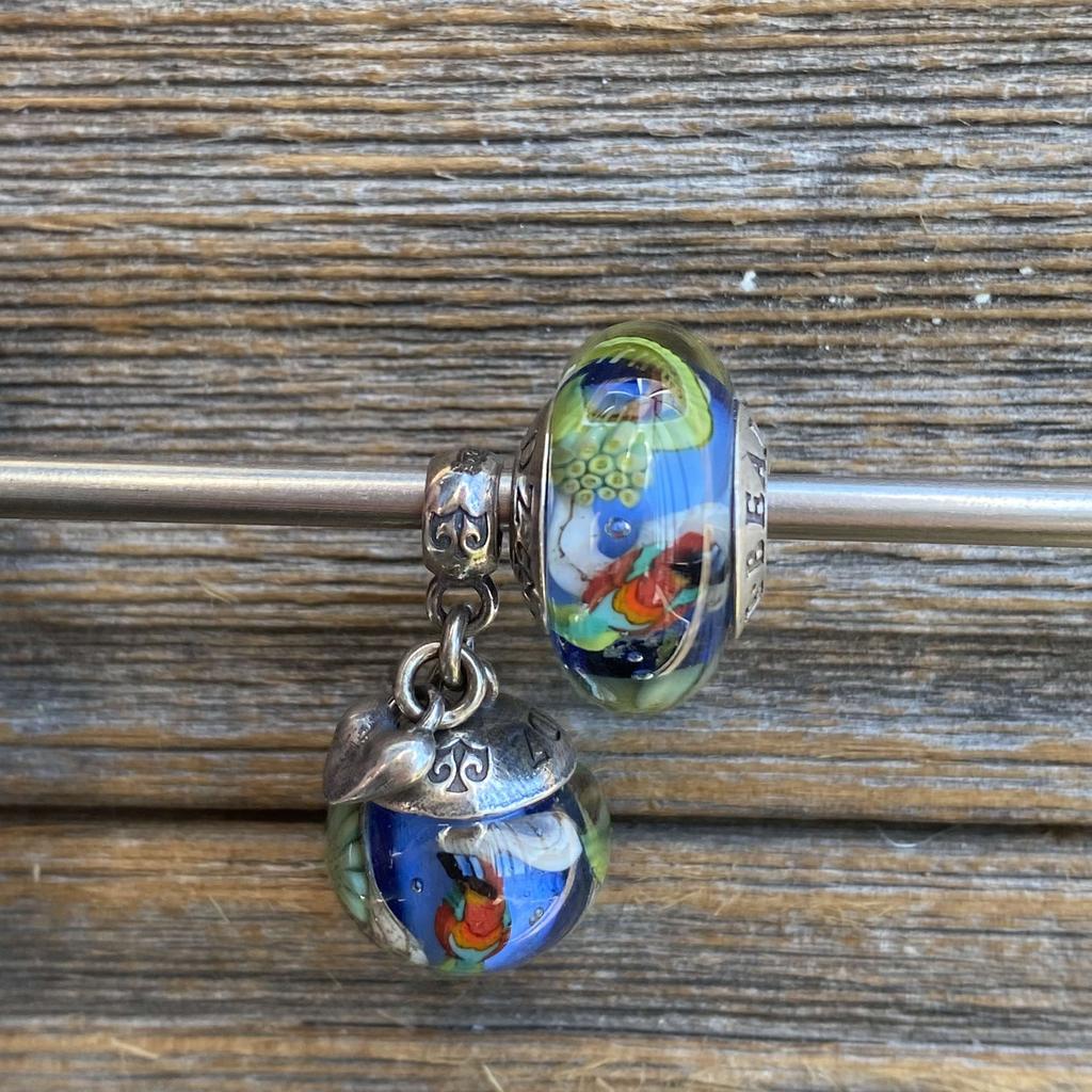 AQUARIUM  SET 11 red parrot blue sky