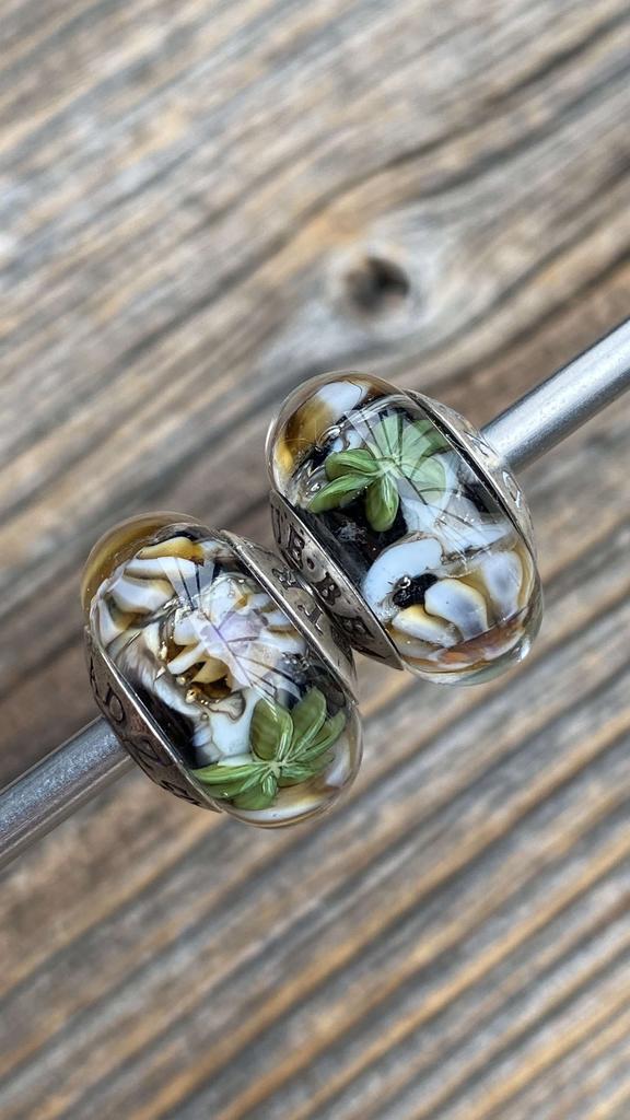 AQUARIUM  SET 3 caramel flowers on black