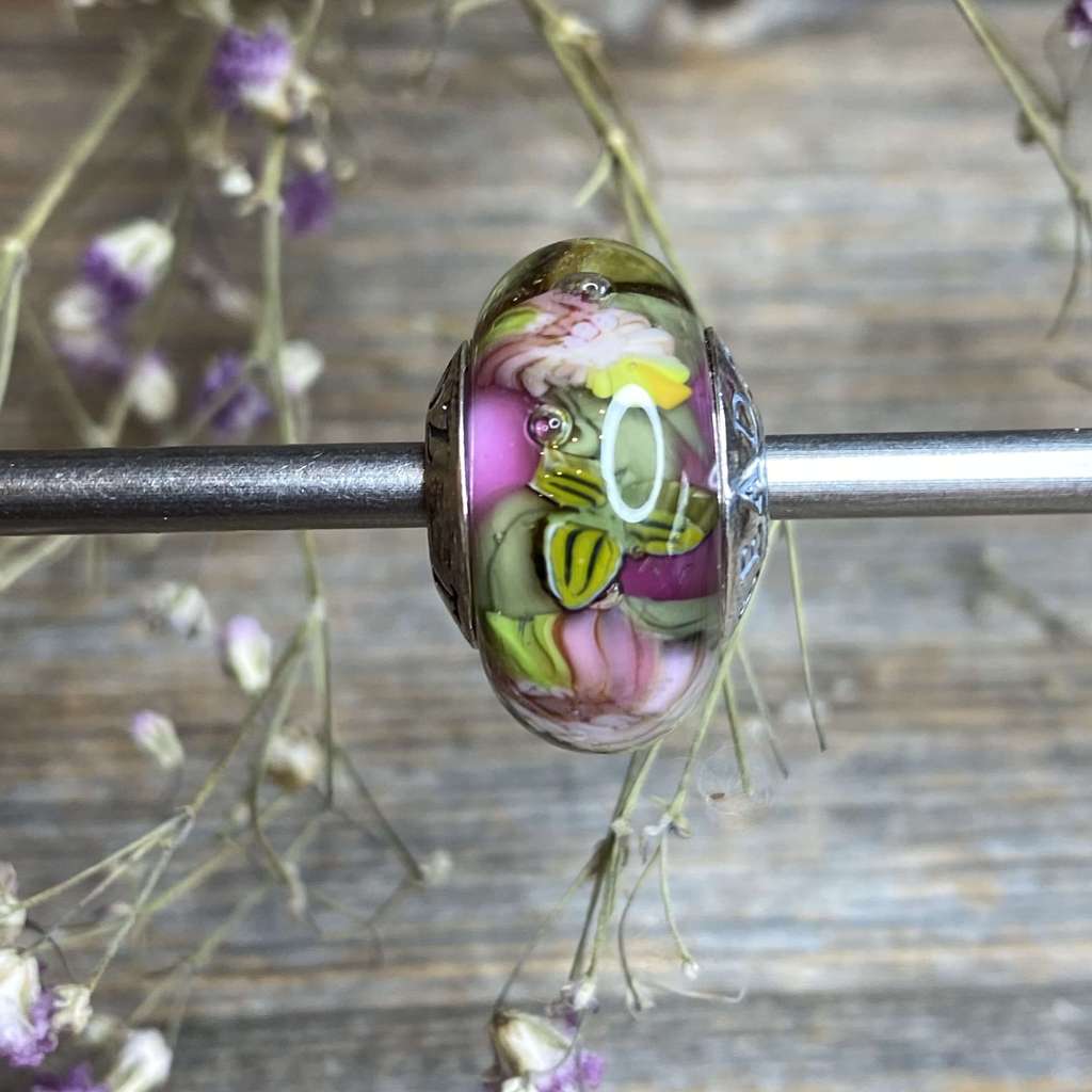 AQUARIUM 54 bright spring in pink and purple