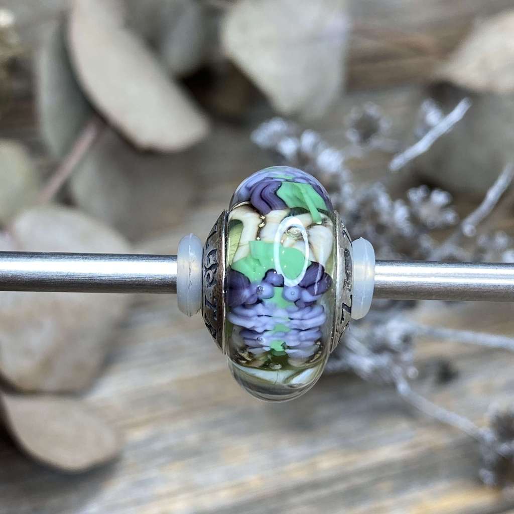 AQUARIUM 53 purple on light green