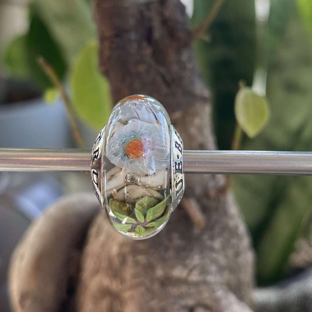 AQUARIUM 42 white daffodils on tr grey