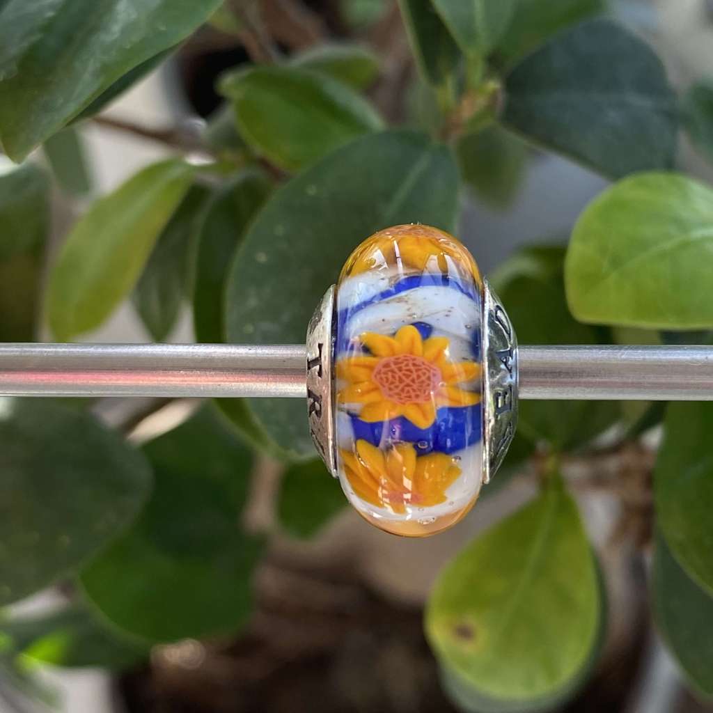 AQUARIUM 41 sunflowers on navy