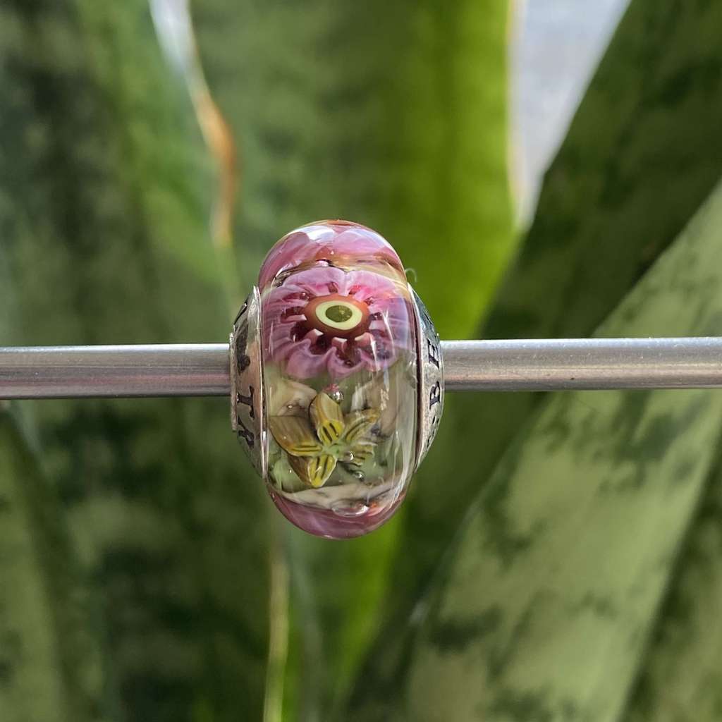 AQUARIUM  28 pink/purple with red heart