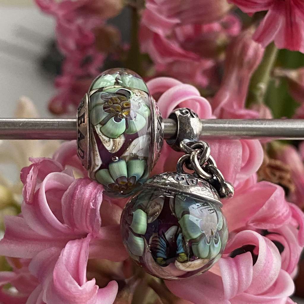 AQUARIUM SET 6 green flowers and butterfly on plum