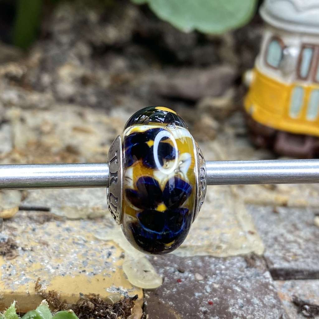 AQUARIUM  9 black flowers on mango