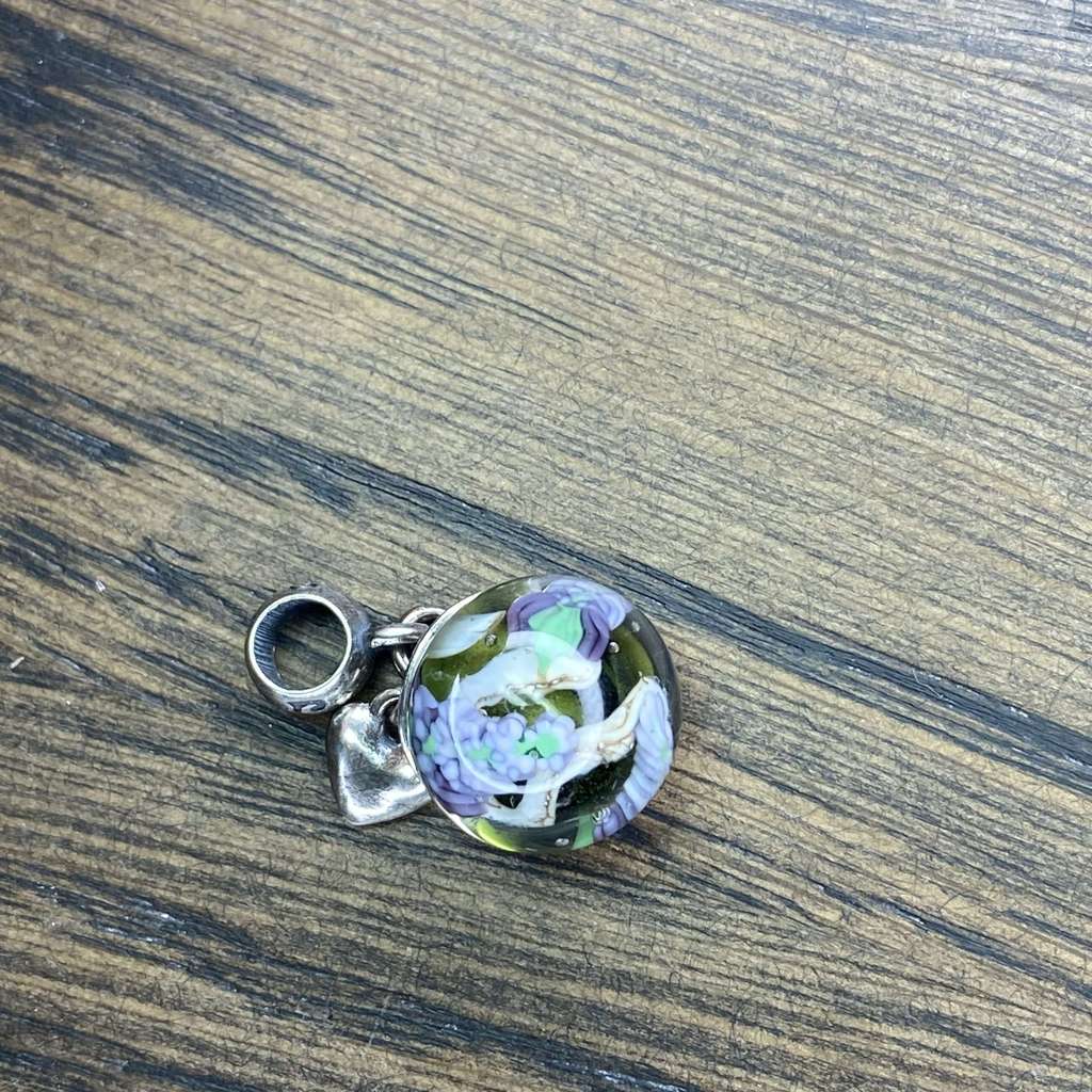 Sat AQUARIUM Dangle 1  May blossom on bottle green