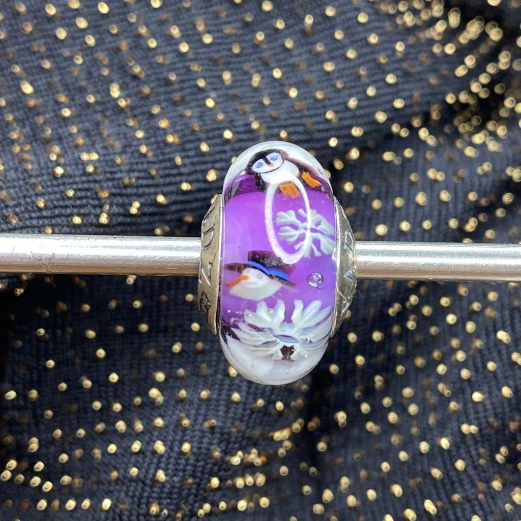 Fri AQUARIUM 23 plum