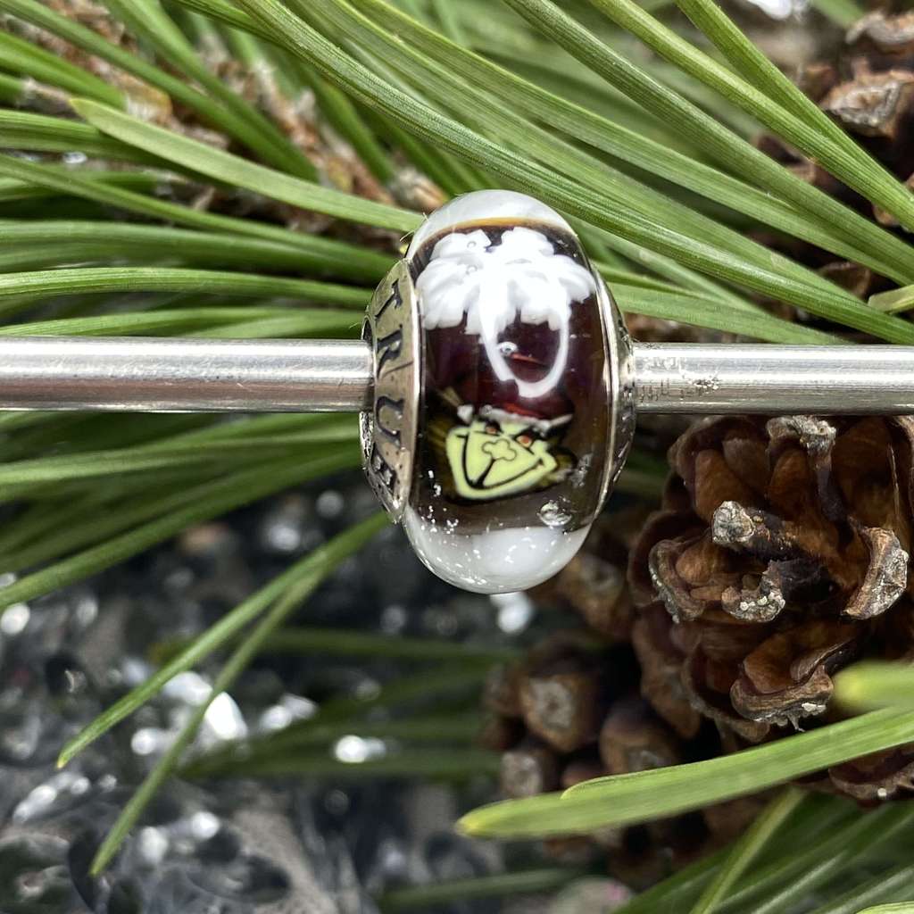 Fri AQUARIUM 25 Grinch on brown