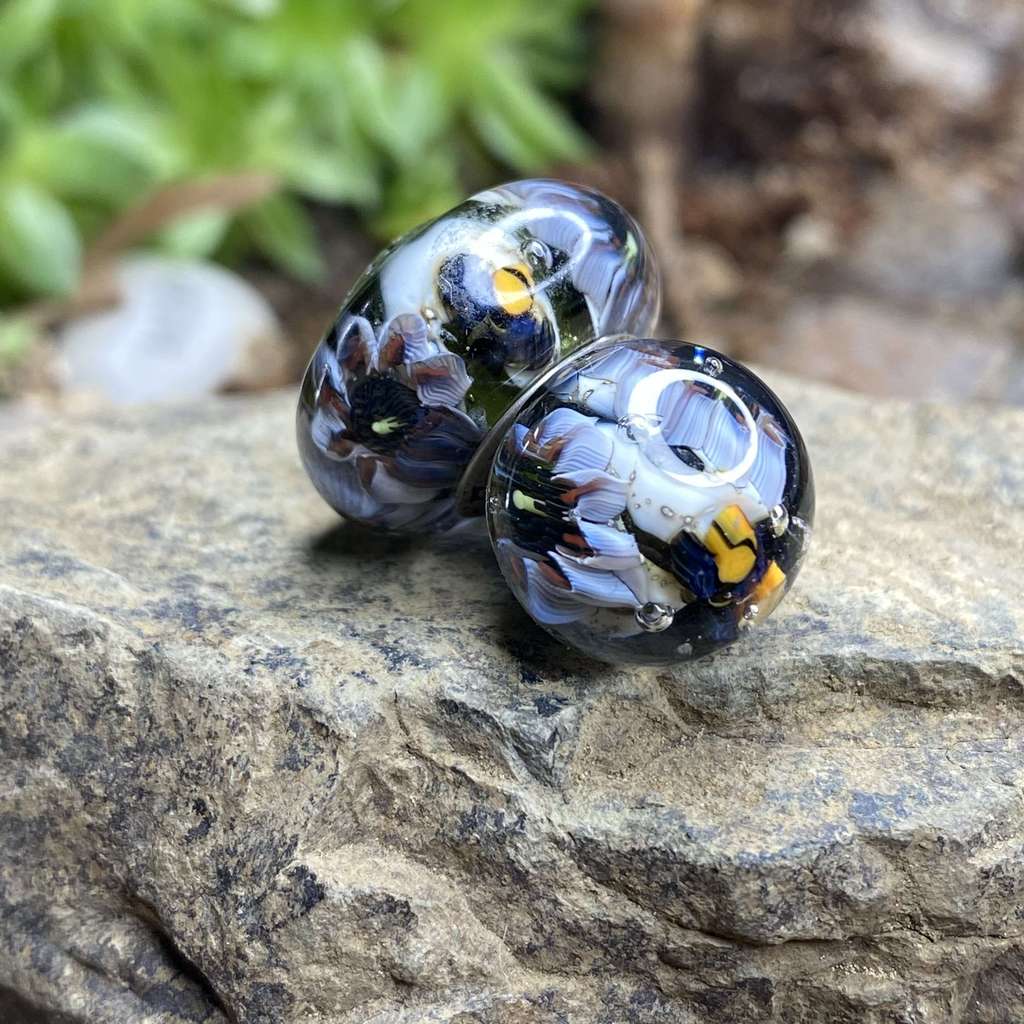 Saturday AQUARIUM  9 bees and flowers set