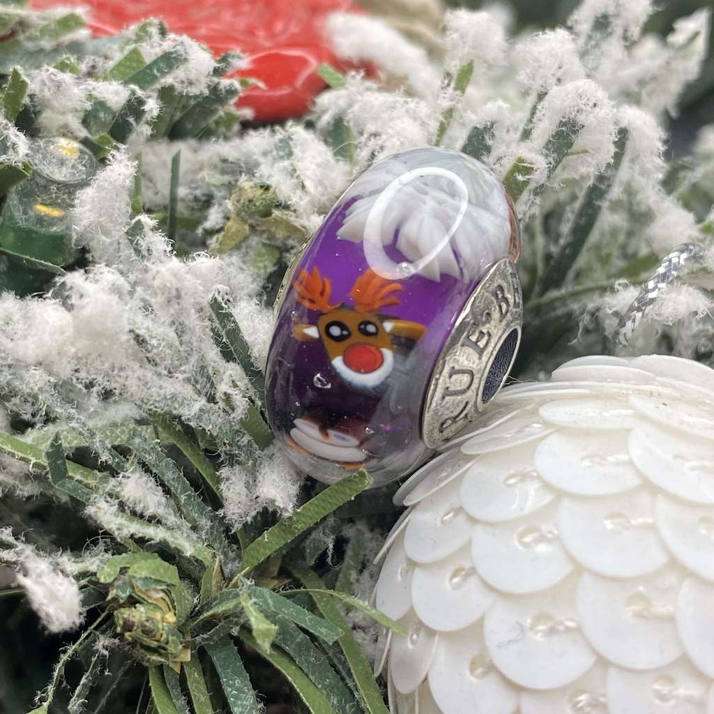 Fri AQUARIUM 26 plum Rudolph