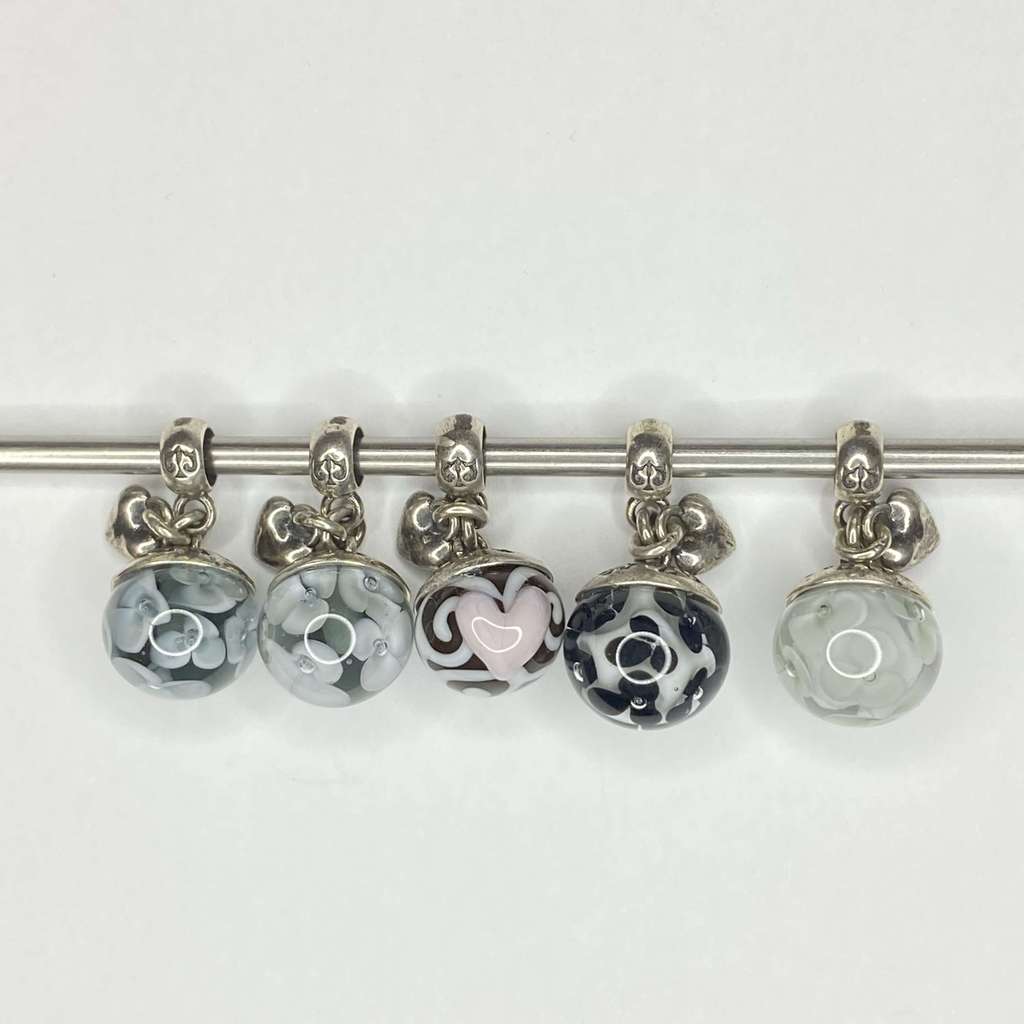 SUNDAY Silver Heart Dangles Row 1