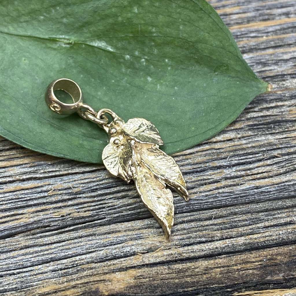 MTO Dangle Leaf fall GOLD