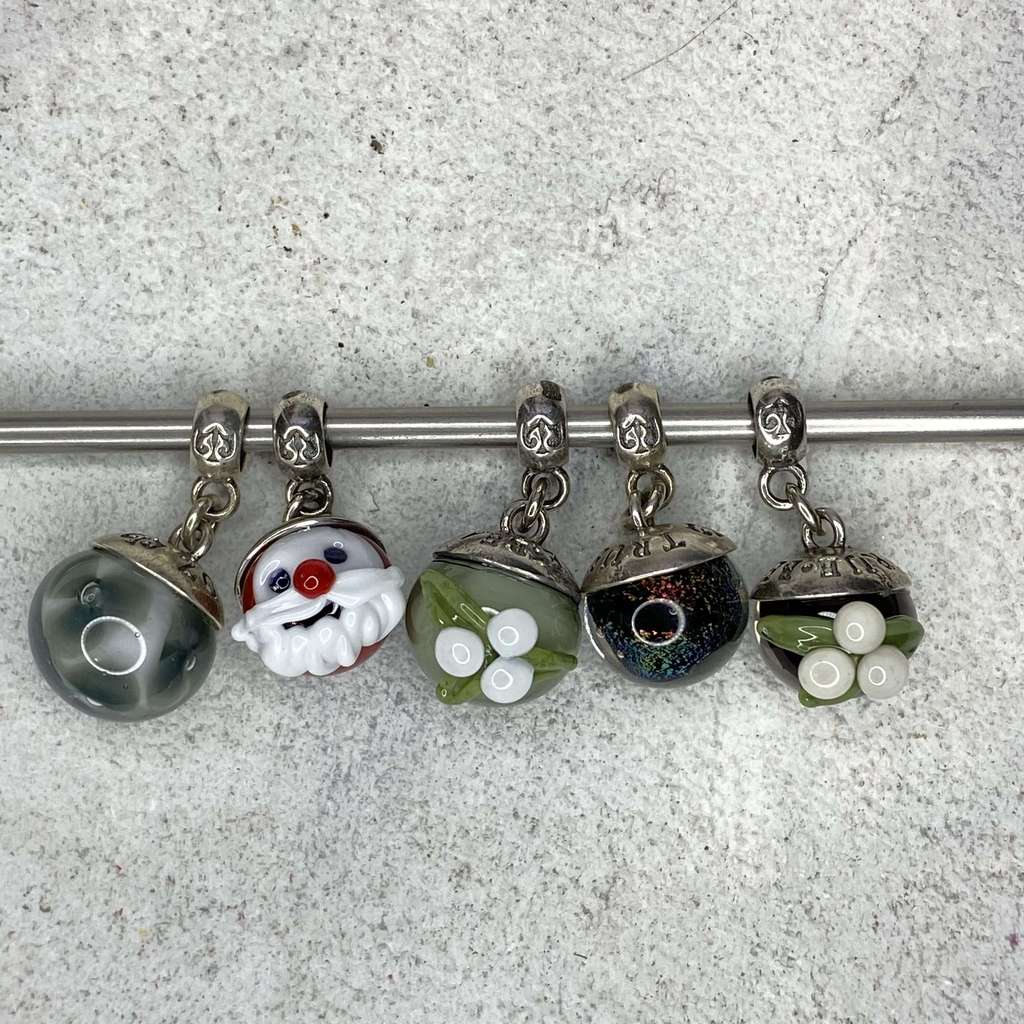 Live December DANGLES Row 11