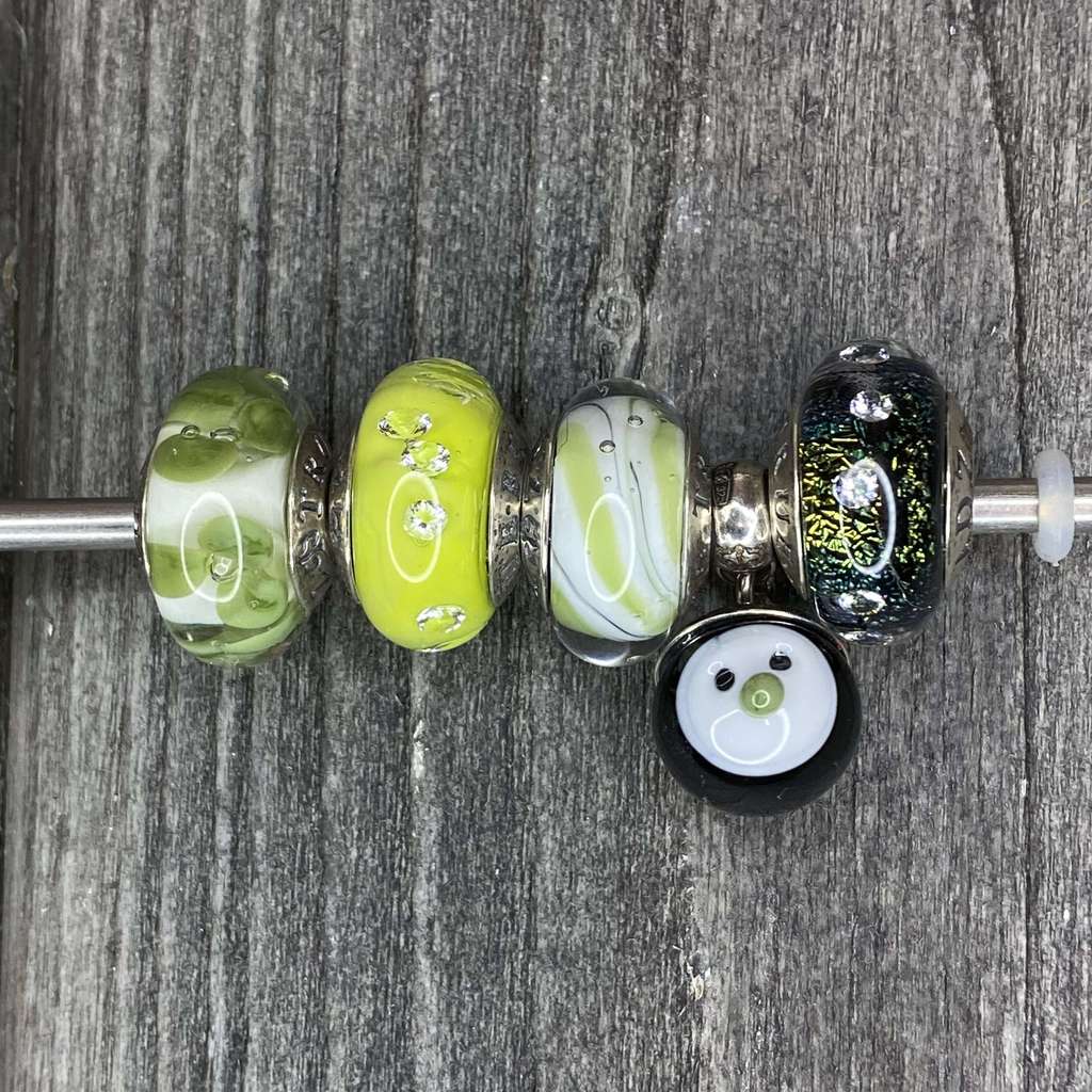 Live Black Friday Row 22