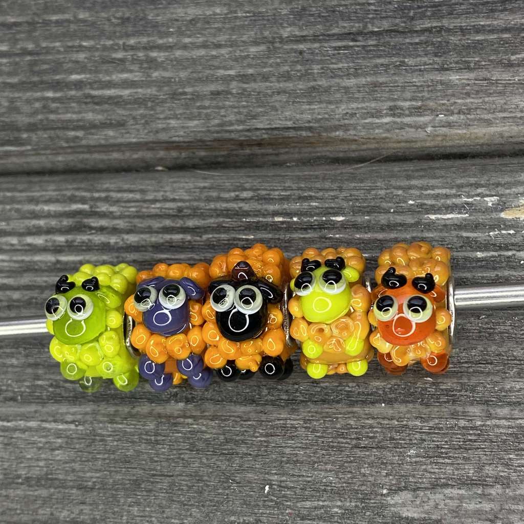 live HALLOWEEN Row 25