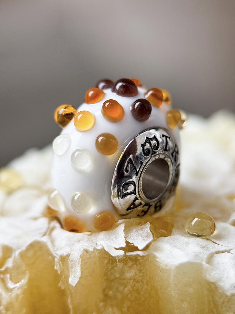 MadeToOrder bead raised dots