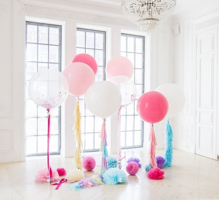 шары гиганты в помещении с окнами фотозона фото