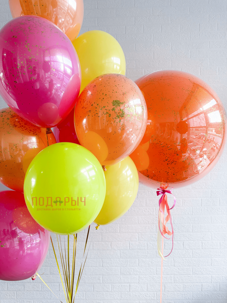 фотография на белом фоне с баблс оранжевые,ярко-розовые  и желтые шары с гелием