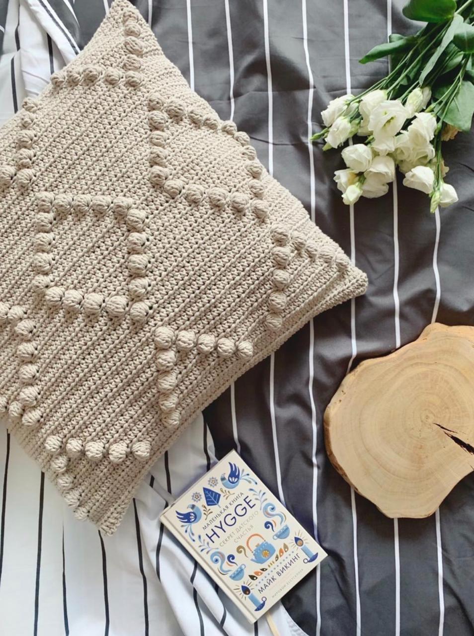 Подушка с ромбами