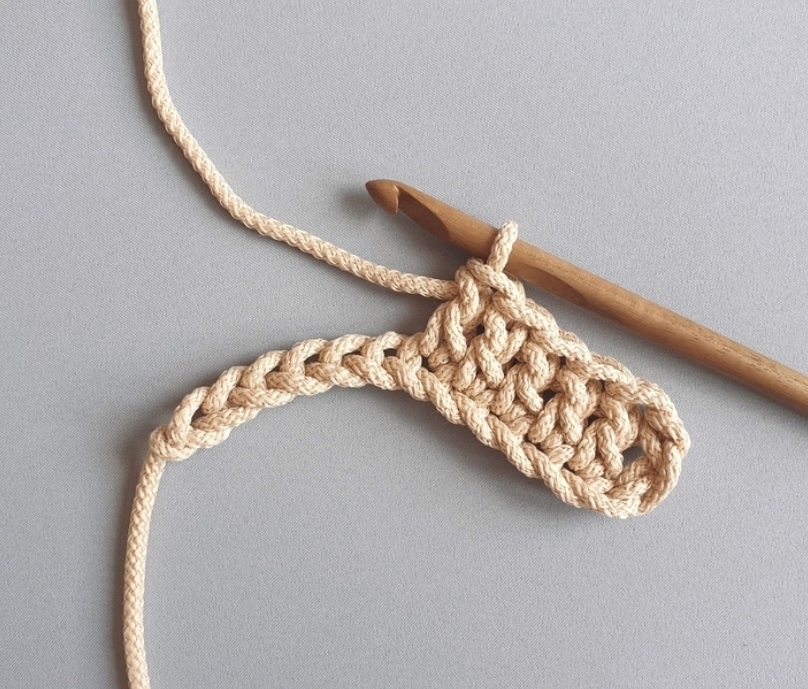 Вяжем столбик с накидом