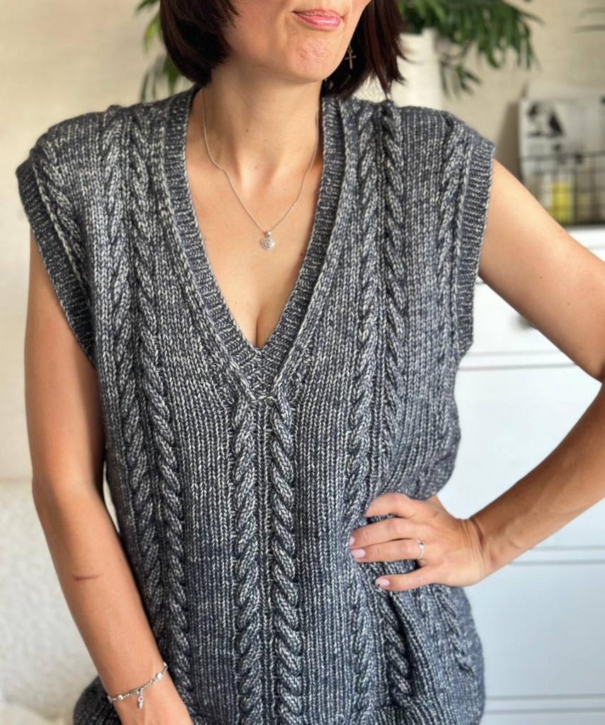 Базовая безрукавка с рельефным узором