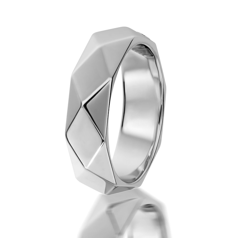 Обручальное кольцо с симметричными гранями