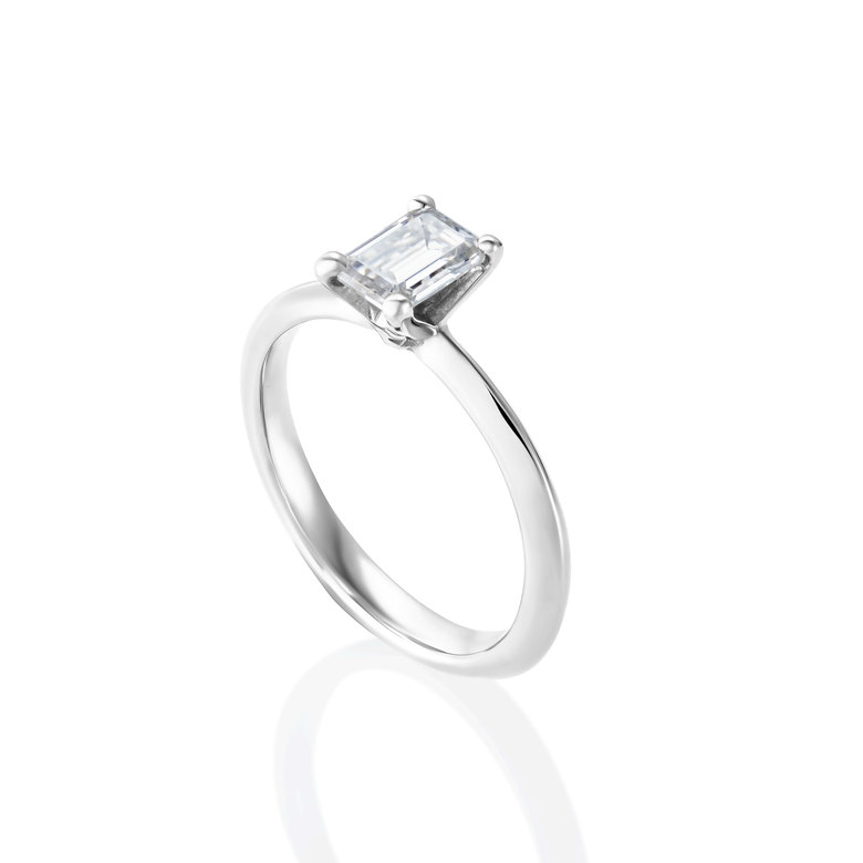 Помолвочное кольцо с бриллиантом огранки "октагон"