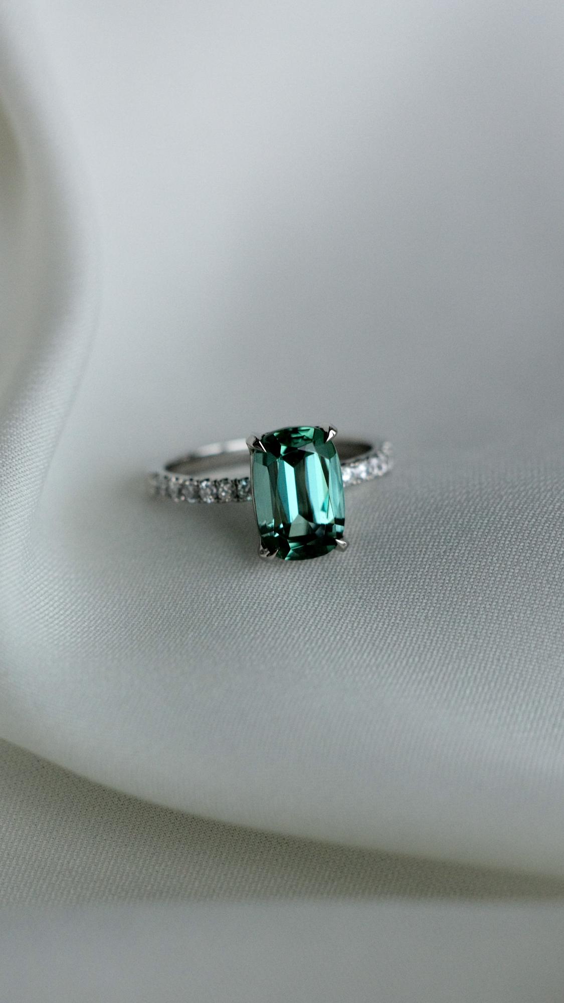 Кольцо с зеленым турмалином