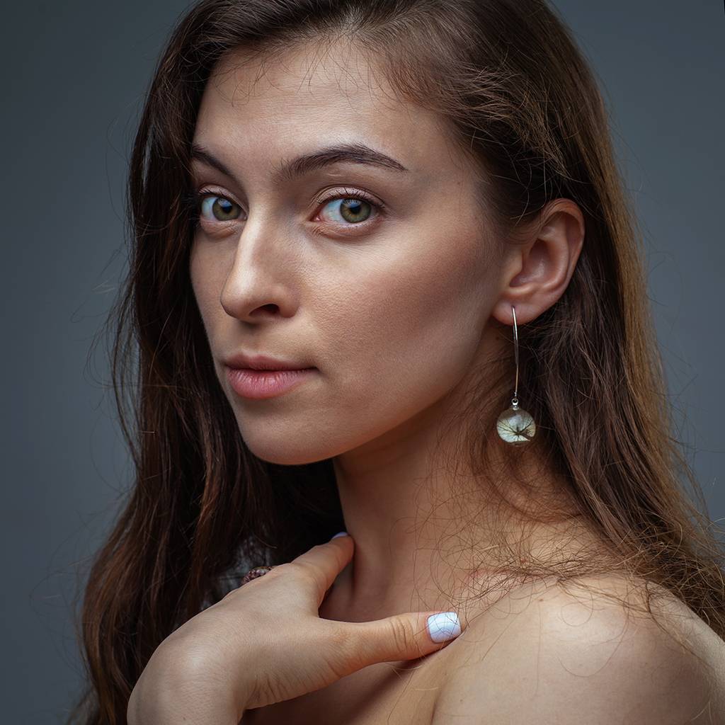 Серьги на удлиненной швензе с Гортензией