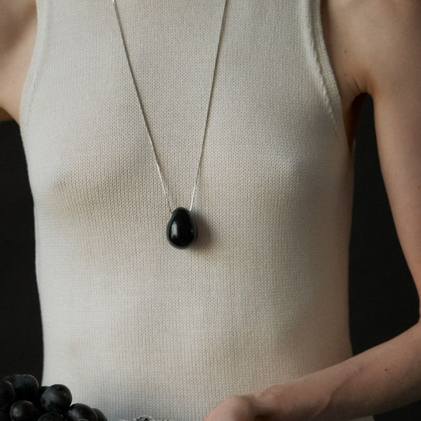 Подвеска Black olive на цепочке