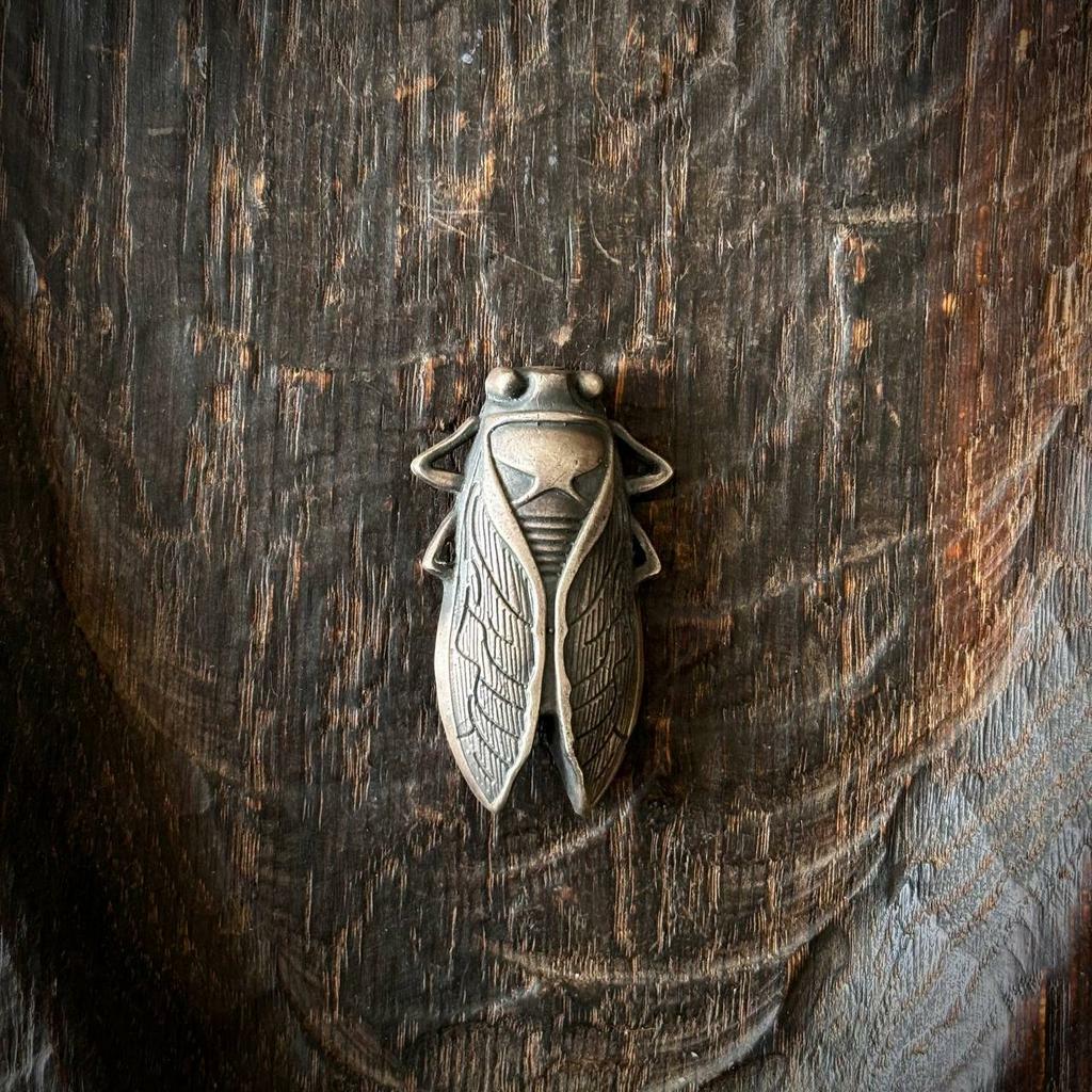 брошь в виде цикады