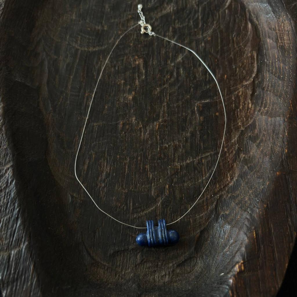 мадалия из лазурита на леске