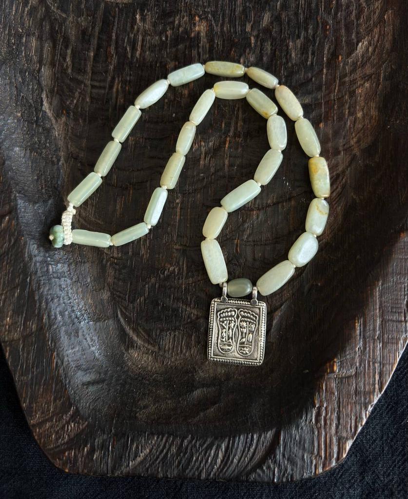 Ожерелье из нефрита