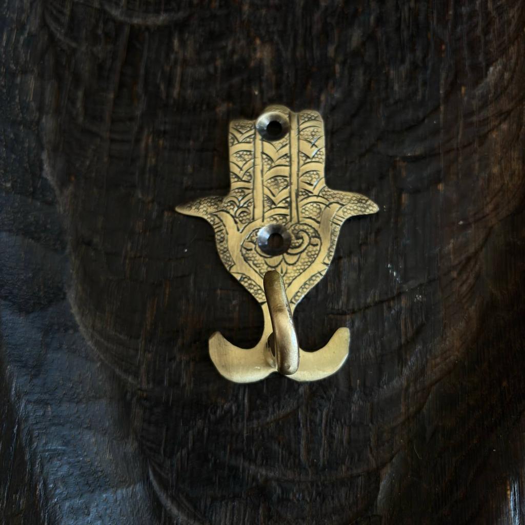 крючок в виде хамсы из латуни