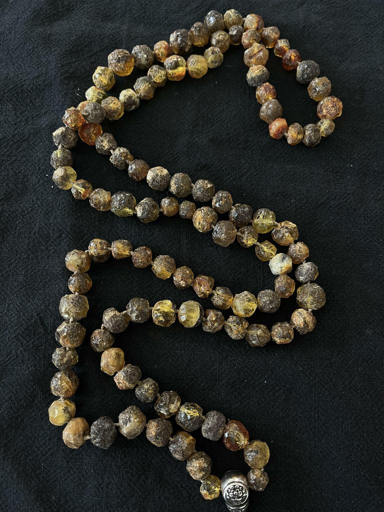 Мала из янтаря