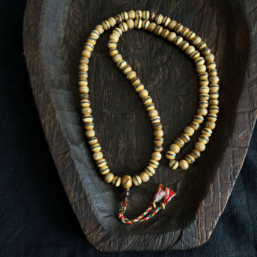 мала из кости яка с инкрустацией