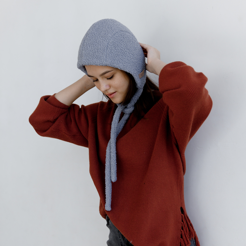 Чепчик с завязками из искусственного барашка