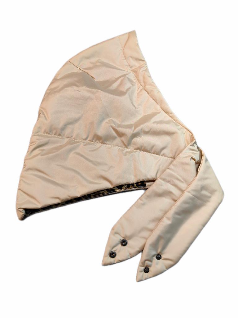 Платок  из плащевки на синтепоне бежевый